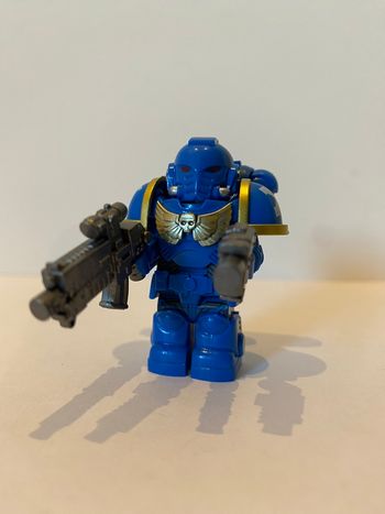 Figurine type Lego Warhammer. Warhammer