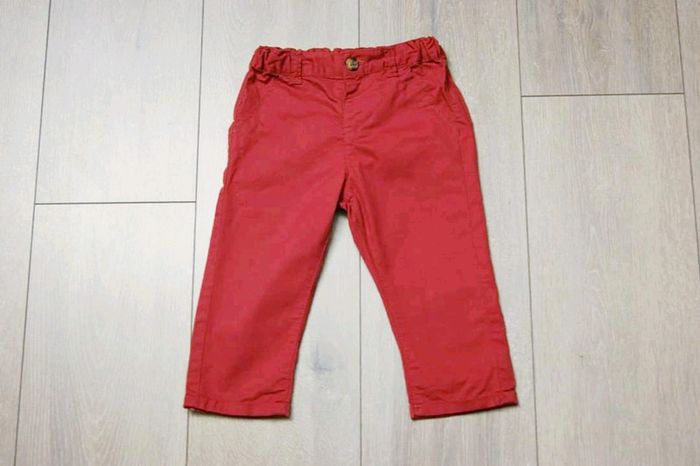 Jeans rouge. 18 mois garçon. Kiabi