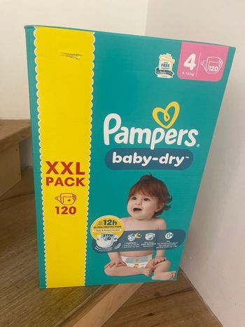 Paquet de couches Pampers taille 4 neuf 