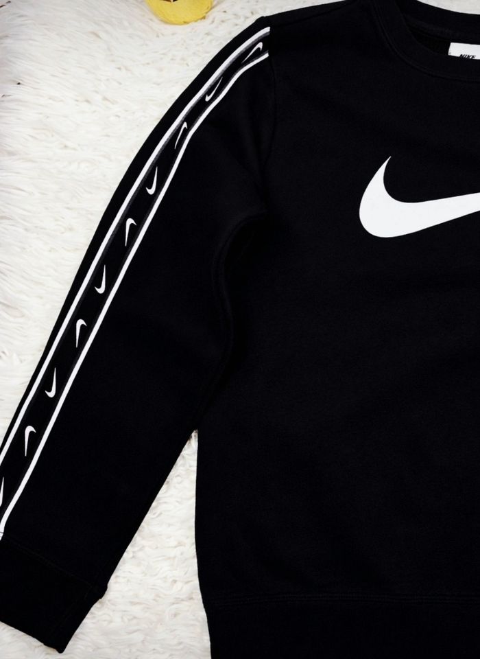 Sweat noir et blanc Garçon taille 9/10 ans marque Nike 🎸 - photo numéro 3