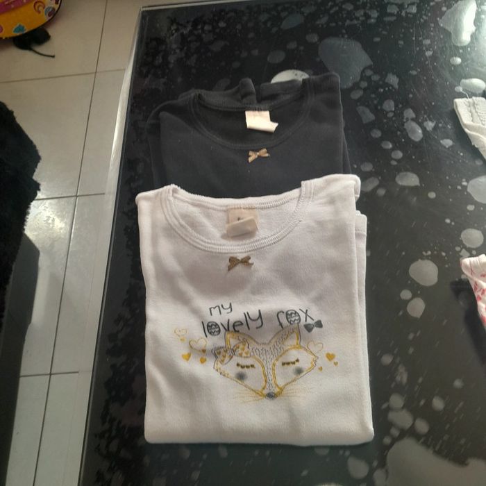 Lot 2 maillots de corps manches longues 8 ans en bon état