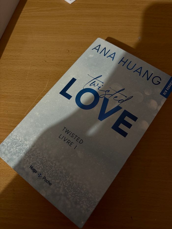 Livre twisted love - photo numéro 2