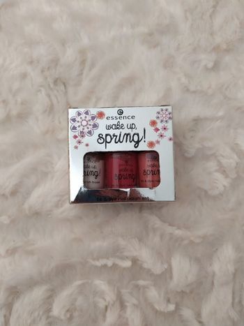 Essence Wake Up Spring! Tie and dye nail polish set