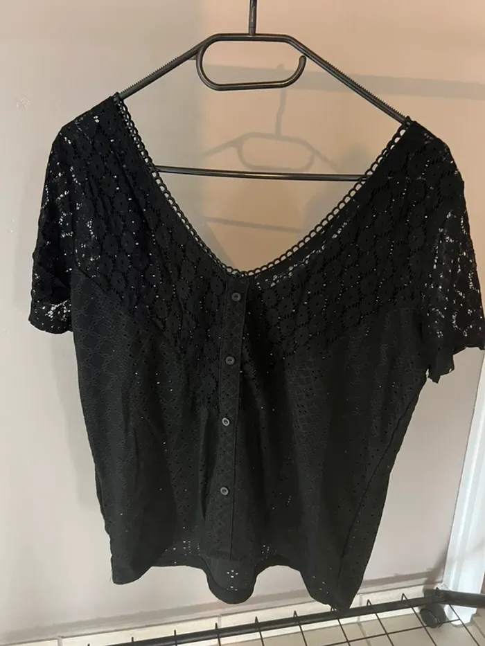 Blouse noire en dentelle « Shein » - photo numéro 2