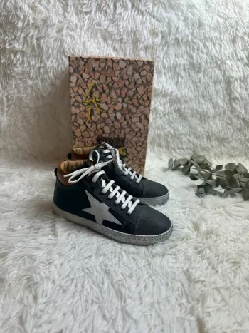 Paire de basket montantes Stones and Bones taille 34