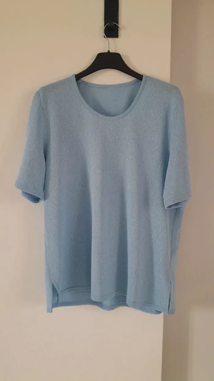 Petit top bleu clair T46
