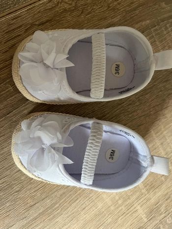 Chaussures 3/6 mois neuves