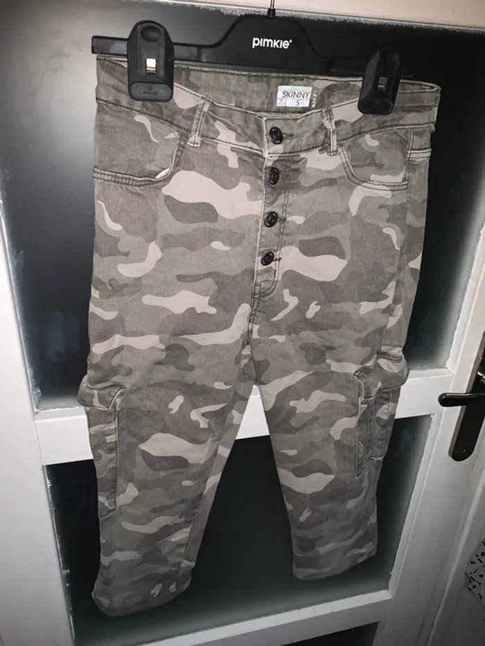 Pantalon skinny taille S camouflage boutons tendance