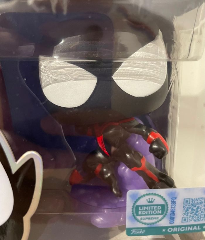 Funko Pop! 1510 - Marvel - Uncanny Spider-man - Edition Limited - Glow in the dark - photo numéro 4