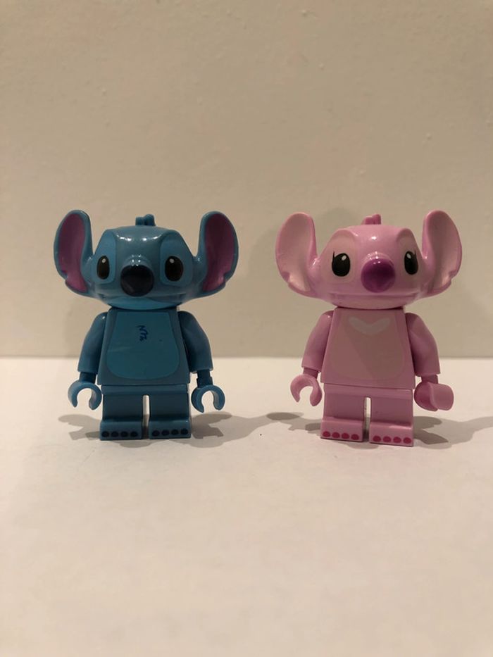 Figurine type lego Stitch et Angèle. Disney