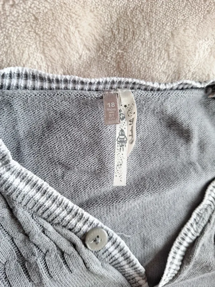 Lot de 1 gilet et de 1 pull - photo numéro 3
