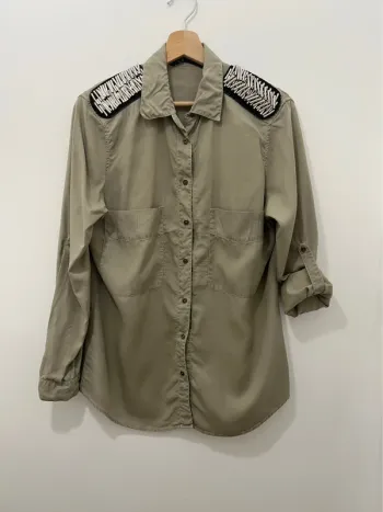Chemise kaki Zara