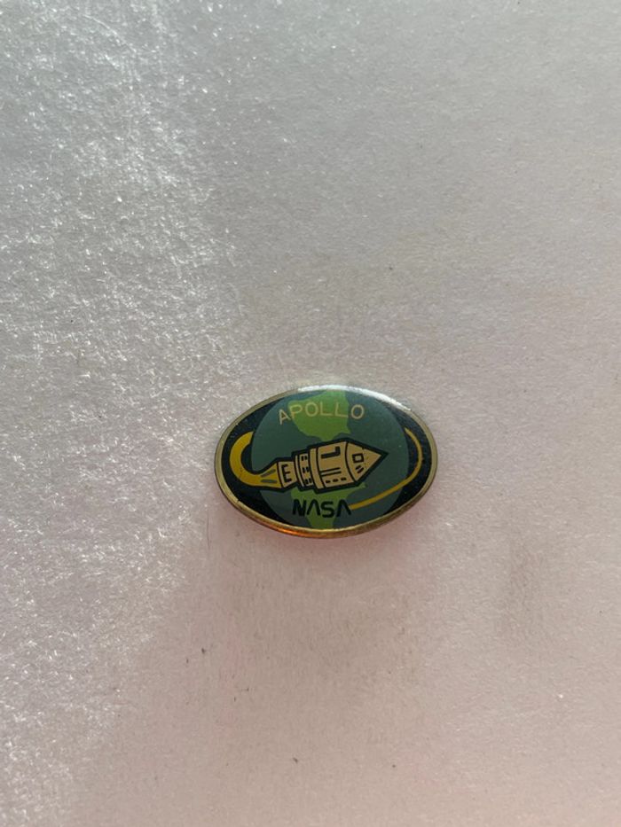 Pin’s Apollo NASA fusée