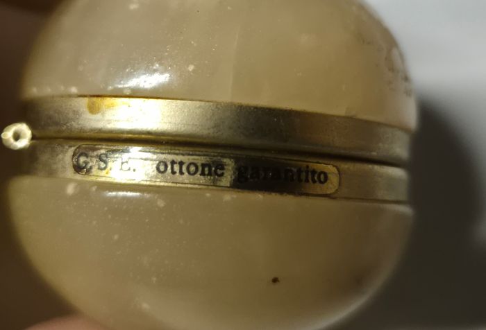 petite boîte vintage en albâtre et laiton pilulier - photo numéro 4