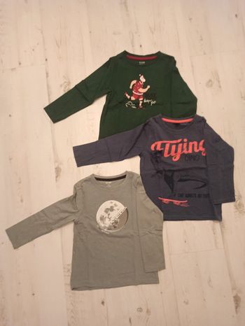 Lot 3 t-shirt ML / taille 4ans / tbe