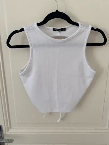 Crop top blanc dos nu Nastygal