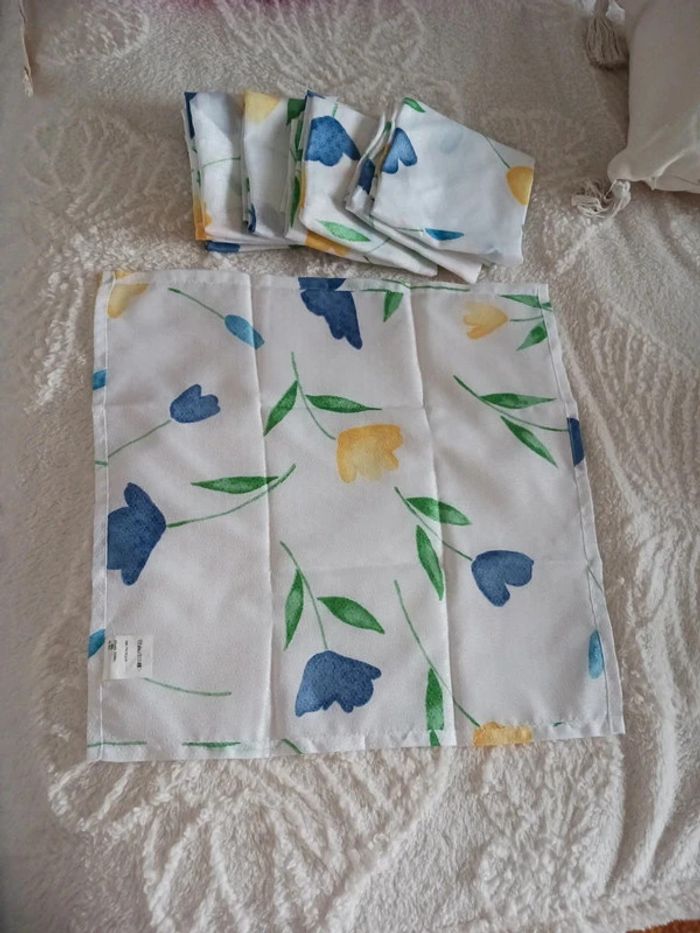 12 serviettes neuves