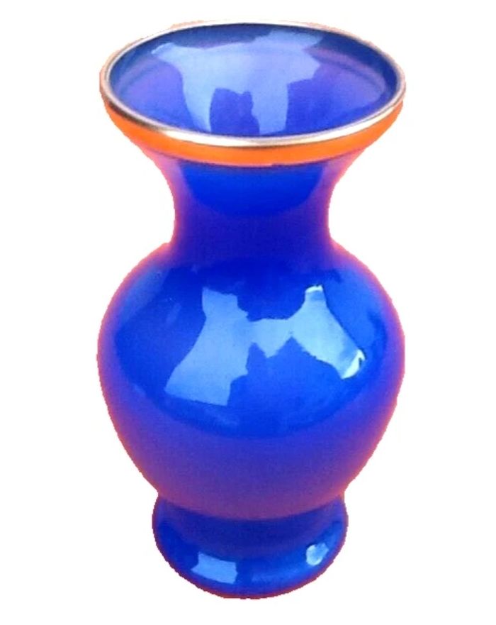 Années 1960 Vase balustre sur piédouche Opaline bleue col avec dorure