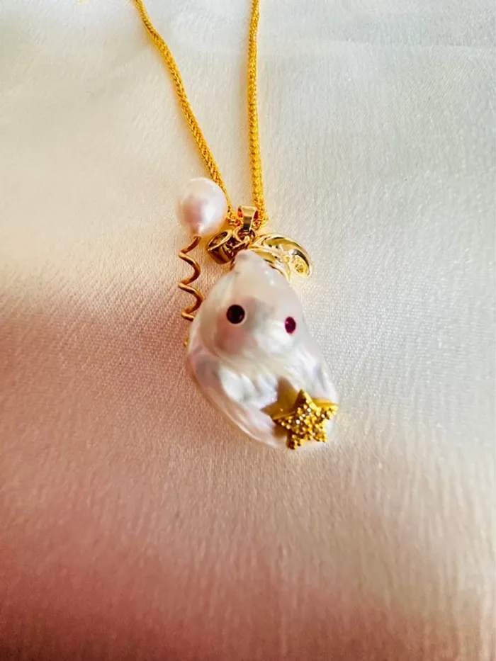 Collier Lapin rêveur – Perle baroque naturelle & création artisanale