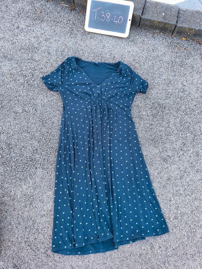 Robe légère taille 38-40 en très bon état