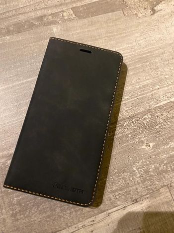 Pochette iPhone11 pro neuve