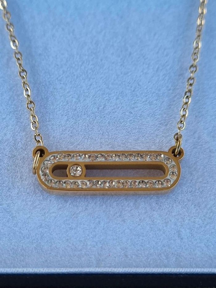 Collier zircon