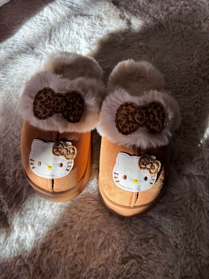 Pantoufle chausson léopard  Hello Kitty