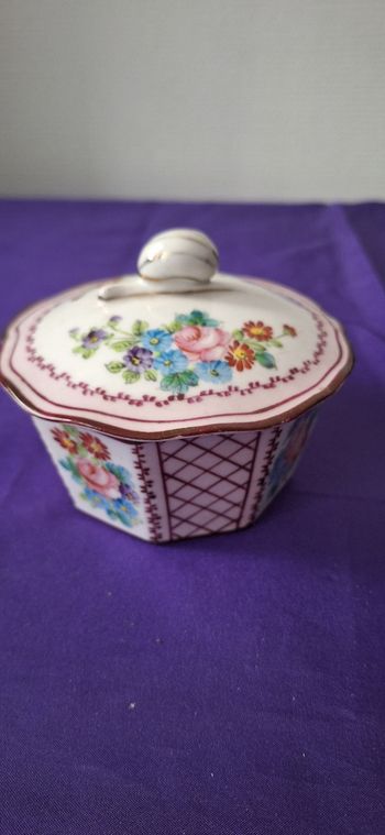Ancienne bonbonnière porcelaine De Limoges ,boite , Escargot
