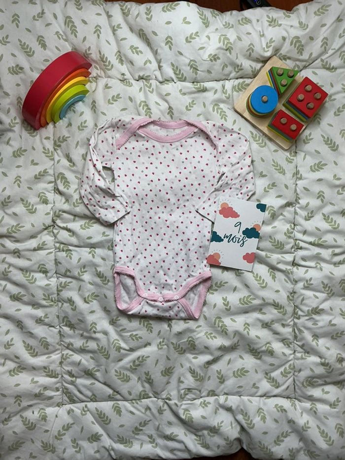 Body manches longues blanc motifs cœurs rose influx 9 mois