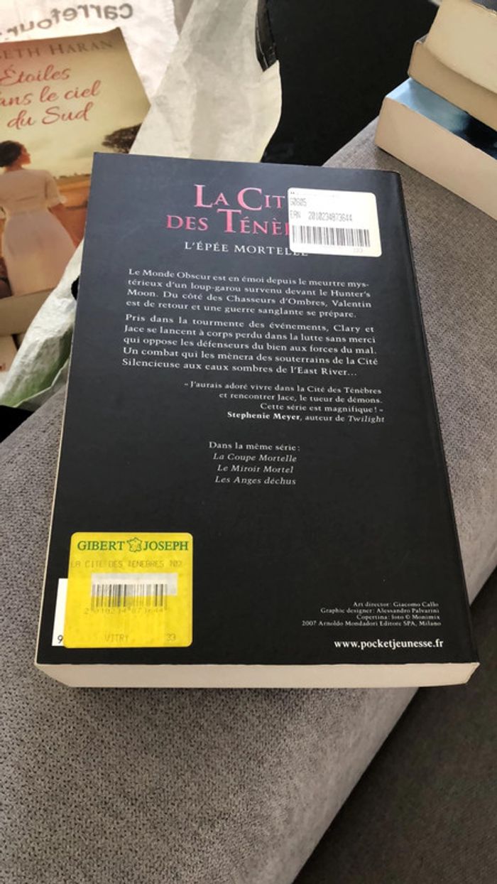 Livre la cire des ténèbres - photo numéro 2