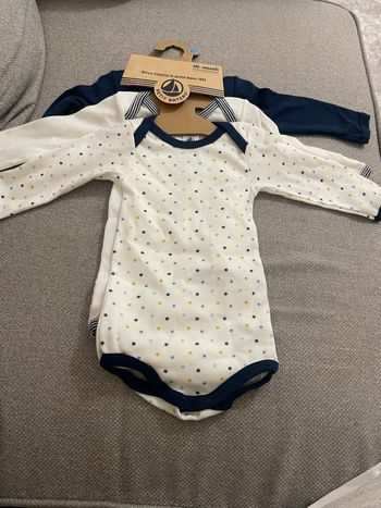 Lot bodies petit bateau neufs  6 mois 