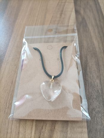Collier cordon cuir et coeur blanc transparent neuf