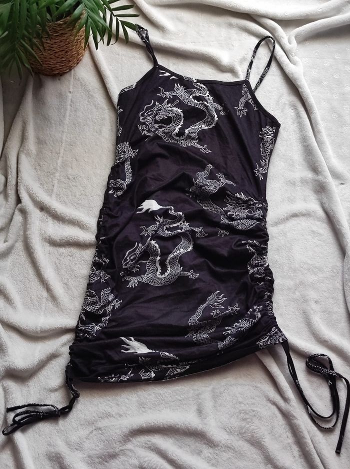 Robe moulante dragon taille M - photo numéro 2