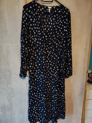 Belle robe fleurie marine et jaune