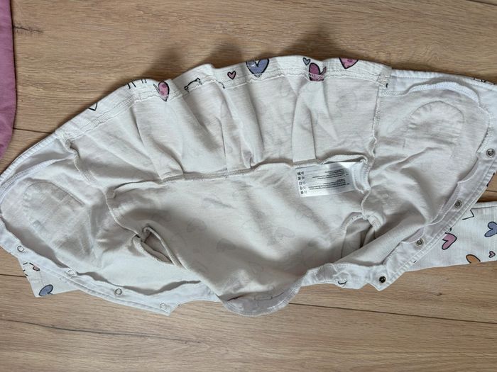 Ensemble bébé Mayoral 6-9 mois – haut à cœurs & legging mauve - photo numéro 5