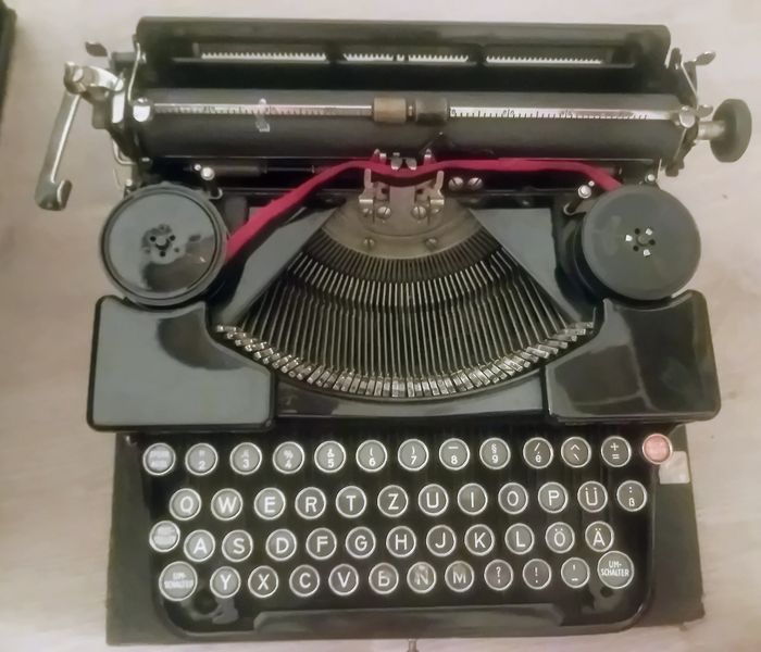 Machine à écrire portable Triumph  Durable Vintage - Clavier QWERTZ Allemand - Années 30-40 - Avec Mallette - photo numéro 5