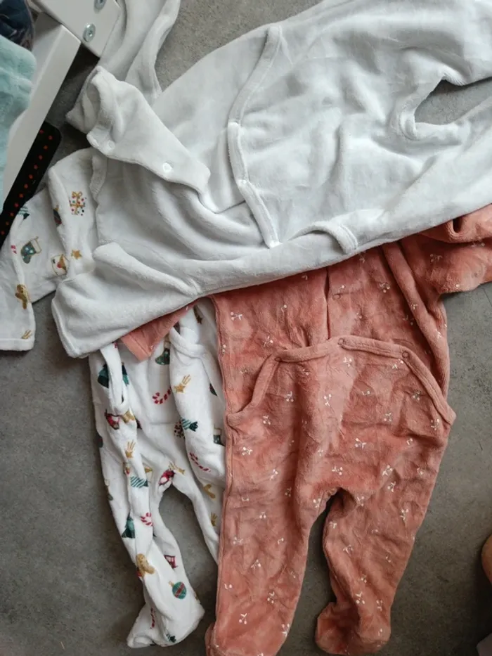 Lot de 3 pyjamas Vertbaudet 6 mois velours - photo numéro 4