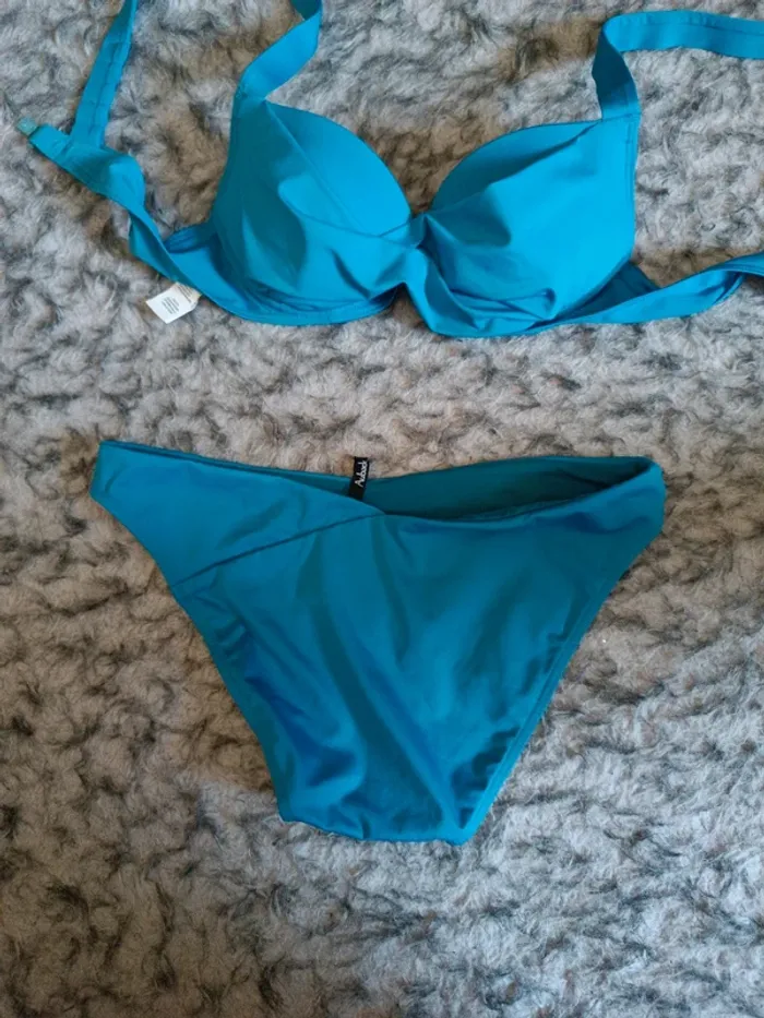 Magnifique maillot de bain Aubade deux pièces bleu turquoise neuf sans étiquette taille 1 et B85 - photo numéro 2