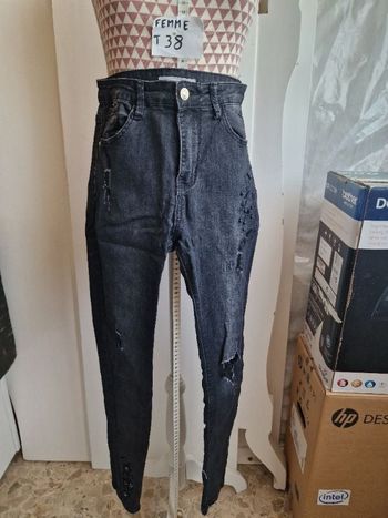 Jeans, noir, avec perles déco, déchiré, taille standard, forme slim, en très très bon état