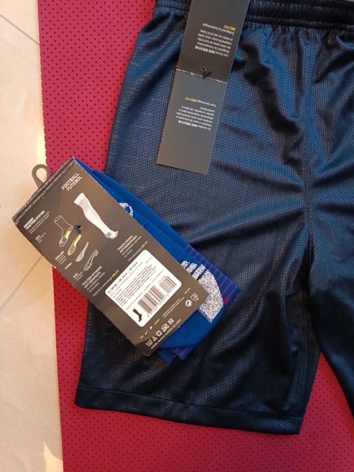 Short de foot FC Barcelone+ chaussettes, Nike Authentique Officiel taille 12/13 ans, Neuf - photo numéro 15