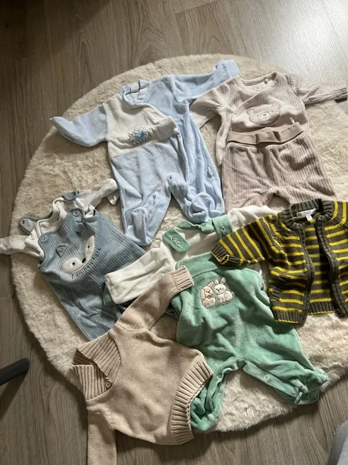Lot vêtements bebe 1/2 mois