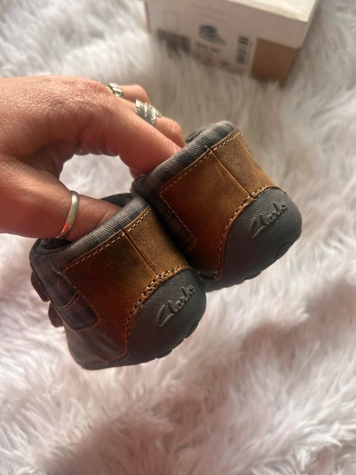 Chaussures Clarks p18,5 comme neuves - photo numéro 4