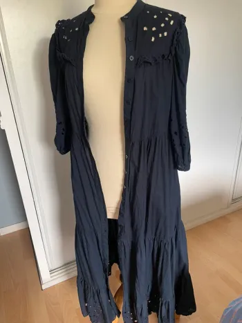Robe chemise marine t 34 la redoute avec poches et broderies anglaise et volants