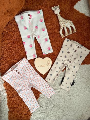 Lot de 3 leggings bébé fille – 1 mois – Kiabi – Côtelé fleuri – Neufs