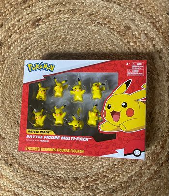 Ensemble de 8 figurines pikachu neuves