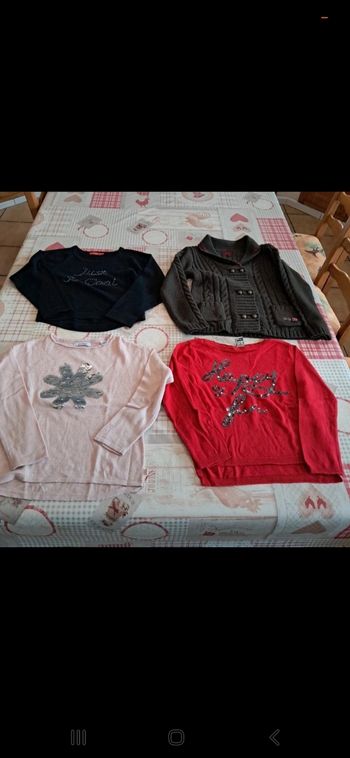 Lot de gilets et pulls fins 6ans neufs