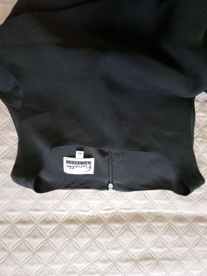 Jolie robe noire de fêtes polyamide noir, doublée entièrement  t40, avec jolie découpe au niveau de la doublure sur la jambe. - photo numéro 3