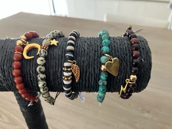 BRACELETS DIVERS COLORIS EN PIERRE NATURELLES