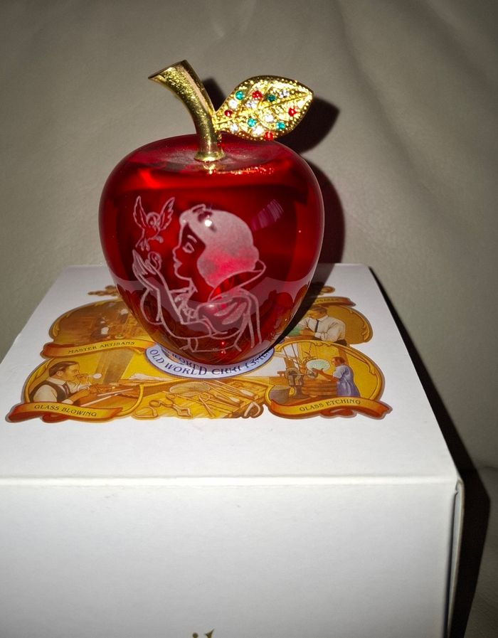 Superbe pomme rouge de Blanche Neige en verre Arribas Disney - photo numéro 3
