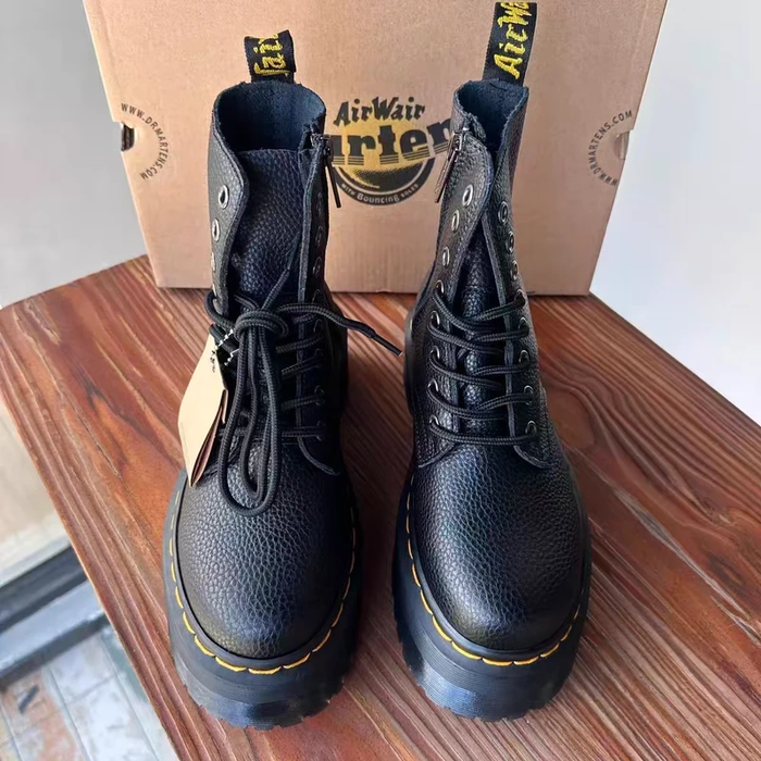 Bottes Dr. Martens noires à motif grainé, pointure 36 - photo numéro 2